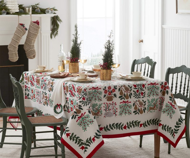 TLTC01 Christmastide Tablecloth 02